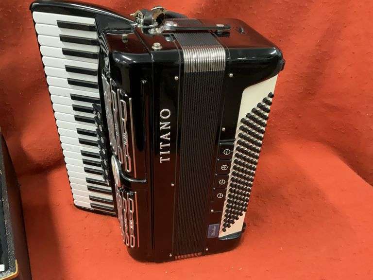 Titano Stroller Standard Accordion, Organette Tube Chamber, Full Size Piano