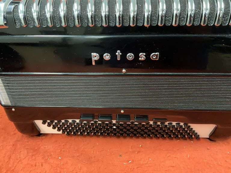 Petosa AM 1400 ESM Series Chromic Piano Accordion, 41/120 Buttons & Keys Ty