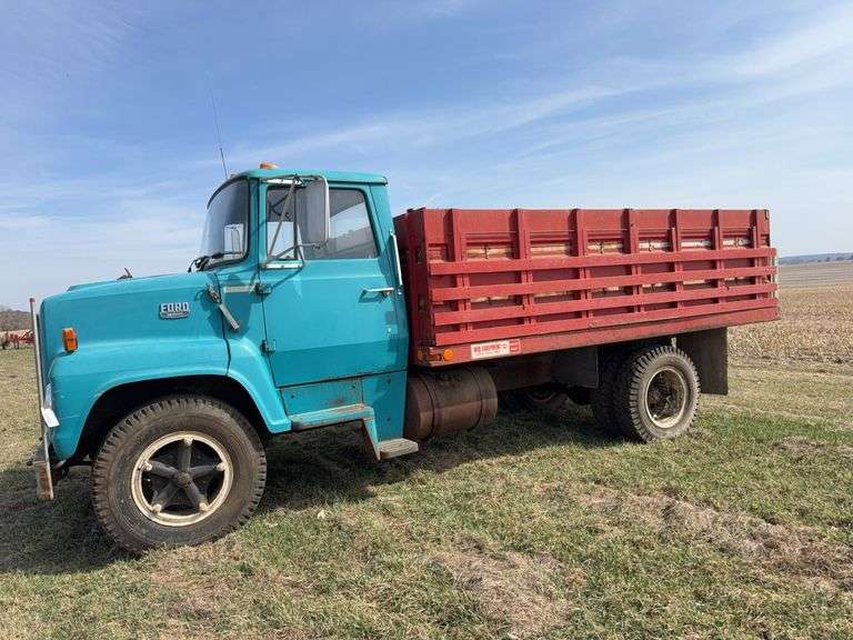****1971 Ford 600 Grain Truck, 330 V-8 Gas Engine, 14’ Box, Metal Sides, 5 