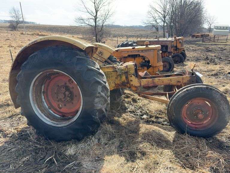Minneapolis Moline GB Parts Tractor, Wide Front, Fender, 18.4-34 Tires, PTO
