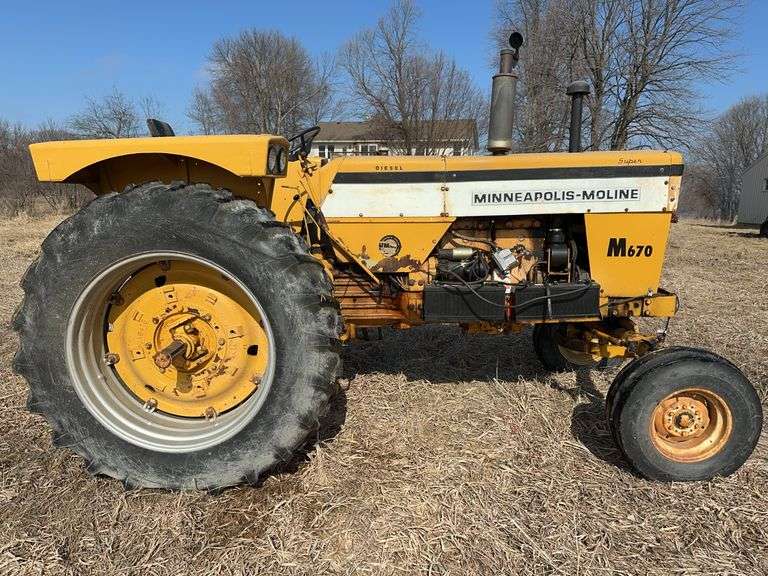 Minneapolis Moline Super M670 Diesel Tratctor, Open Station, Fenders, 16.9x