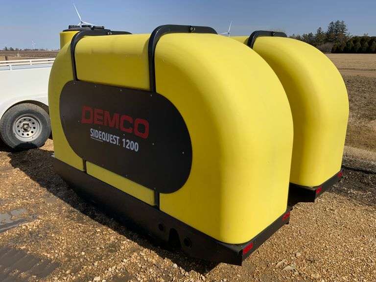 Demco 1,200-gal Side Quest Tank, w/8R, 8RT or 8RX Brackets – buyer choice