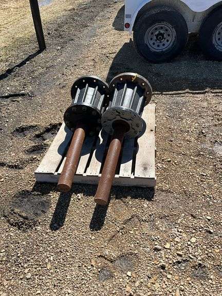 Brackets for John Deere 8R (2 pieces) ; for 1250 gal side quest tanks