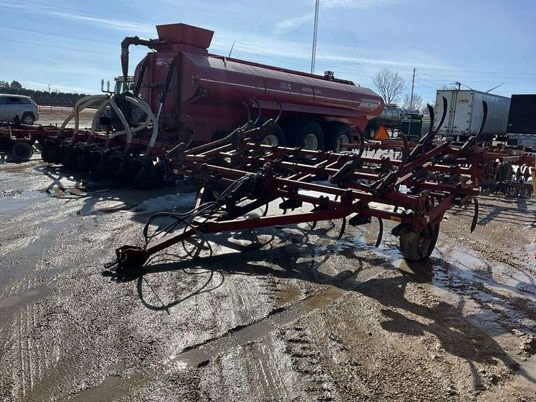 IH 16' field cultivator
