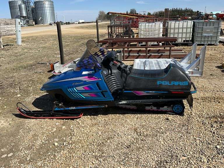** Polaris Classic Indy 500, electric start & reverse, runs, needs carb