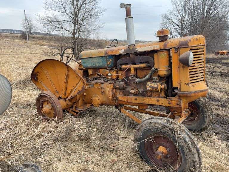 Minneapolis-Moline U Gas Tractor, Wide Front, Fenders. Single Remote Hydrau
