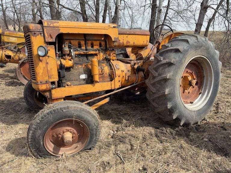 Minneapolis Moline C Gas Tractor, Fenders, Wide Front, original condition, 