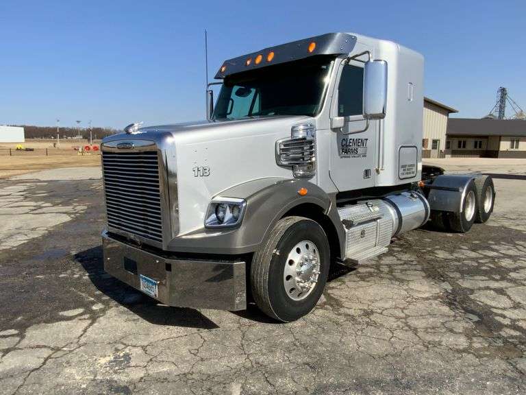 ** 2013 Freightliner Coronado Semi, 42” Sleeper, X-15 Cummins, 500hp, w/Aut