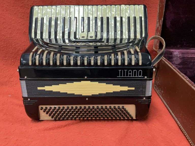 Italian Titano Piano Accordion, 41 Pearl Piano Keys, 120 Bass Buttons, Bell