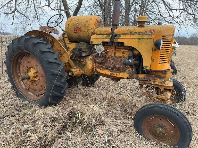Minneapolis Moline UTU LP Tractor, Wide Front, 13.6-38 Tires, Fenders, not 