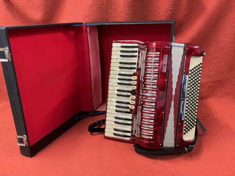 Silvio Soprani 20 Button White & Red Accordion Made In Italy Pearl Keys.Pla