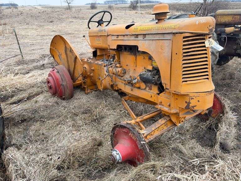 Minneapolis-Moline UTIL Gas Tractor, Wide Front, Fenders, No PTO, No Hydrau