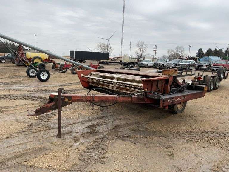 Hesston PT10 haybine, updated one piece guards, sections are one year old; 