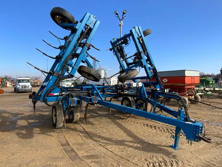 Nitro Master 8500 Anhydrous Bar, 25 Knife, (2) Raven Coolers, 3 Rear Hitch,