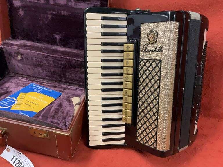 Scandalli Piano Accordion, Gold Series, 41/120, Multiple Treble Registers a