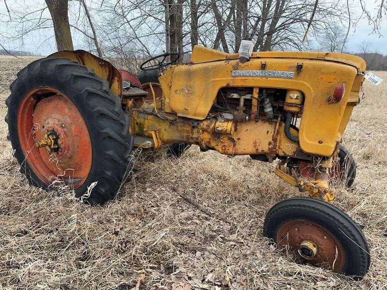 Minneapolis Moline B1 Gas Tractor, Wide Front, One Fender,  PTO, Single Hyd