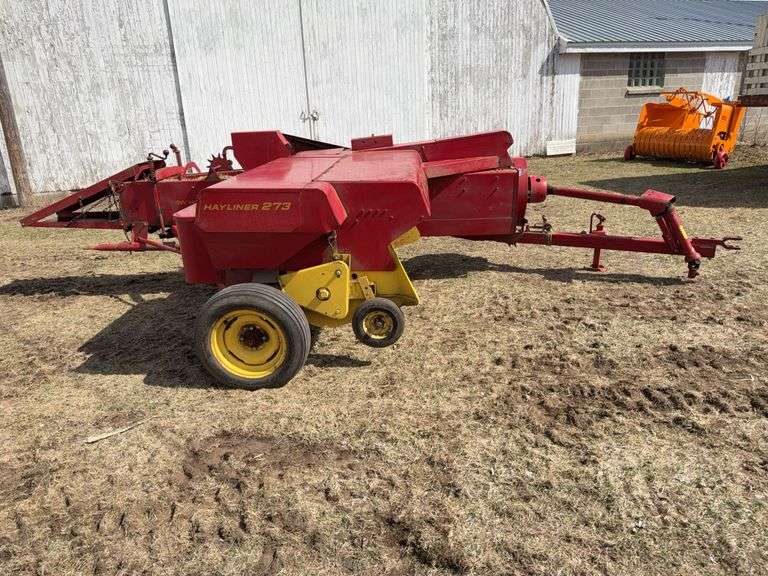 New Holland Hayliner 273 Square Baler, Straight Chute, Rear Hitch, 540 PTO,