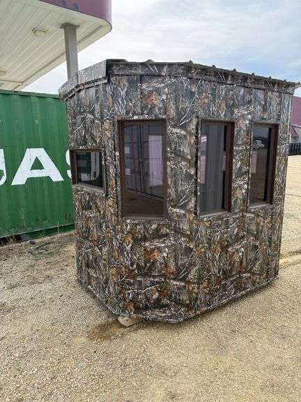 Camo Hunting Blind 6ft x 8ft, tin sides and roof, poly windows