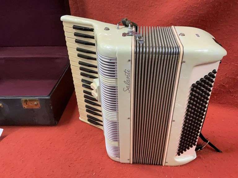 Salanti Model 145 Piano Accordion, 41/120, 2/4 Reed configuration, Good Bel