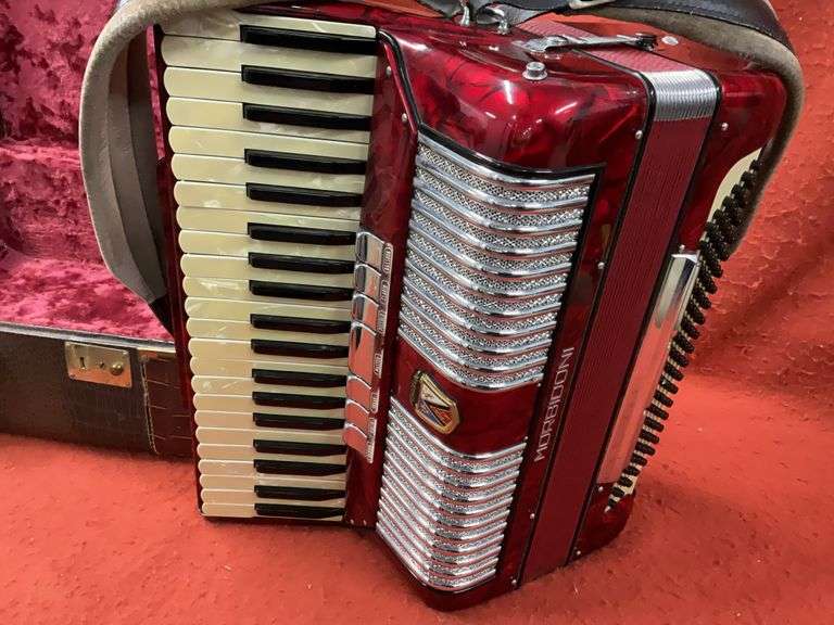 Italian Morbidoni Piano Accordion,  4/7 Switch Type, 41/120 Buttons Keys, R