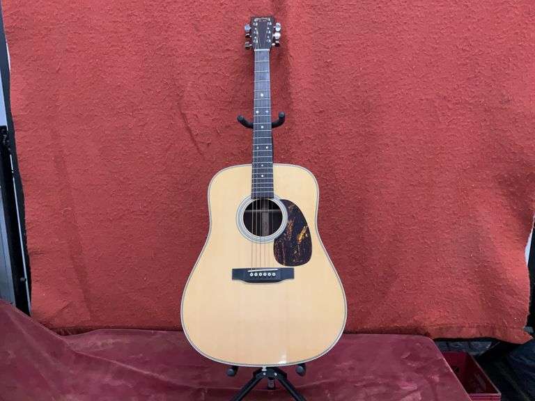 Martin D-28 Acoustic Guitar, Standard Series, Dreadnought Body, Forward Shi