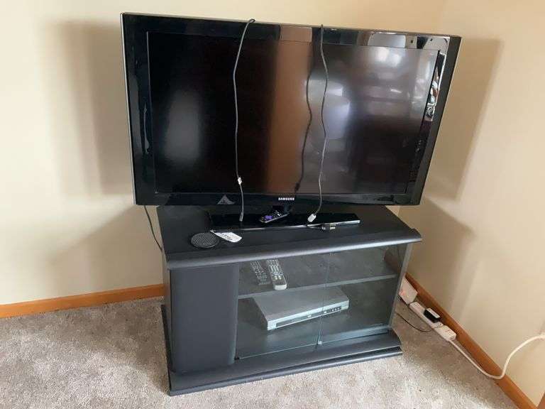 Samsung 45 inch Flatscreen television with DVD player and TV stand ...