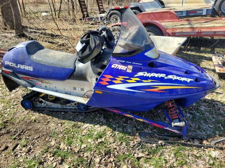 Polaris Super Sport 550 Snowmobile, M10 Suspension, Fan Cooled, Reads 7687 