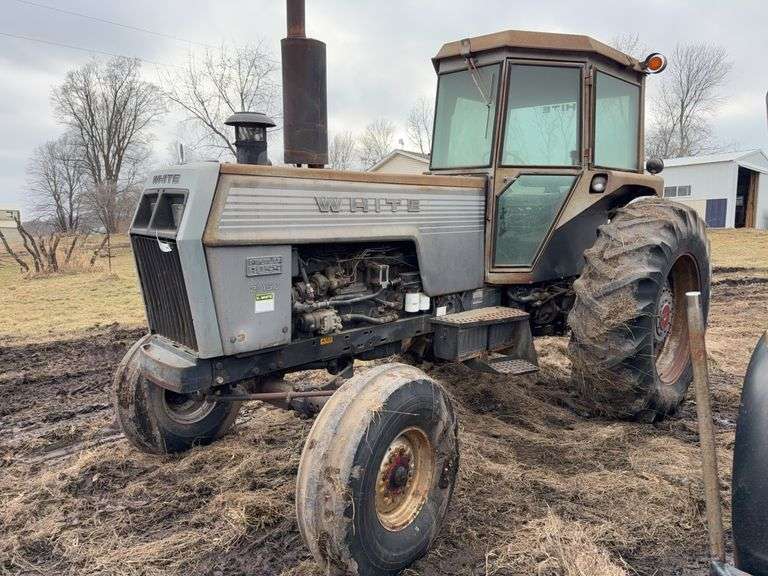 White Field Boss 2-150 2WD Tractor, 20.8-38 Tires, 585 6 Cylinder Diesel En