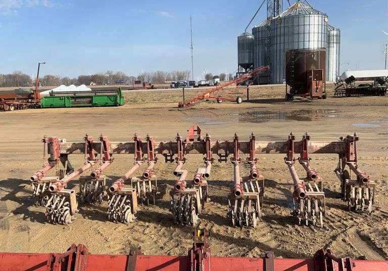 Lilliston 6600 6 row cultivator
