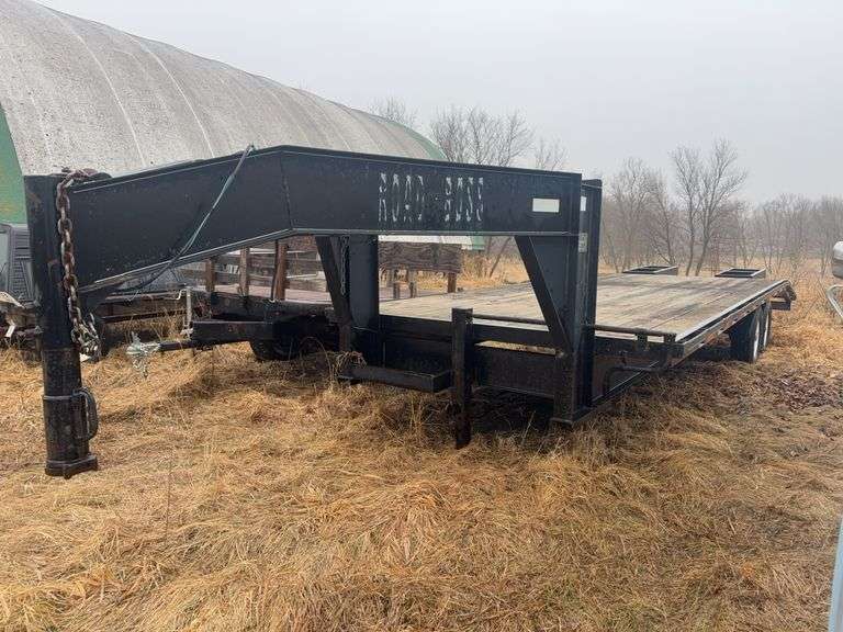2001 Road Boss Gooseneck Trailer, 20’+5’ Dove Tail, 102” Wide, Fold Down Ra