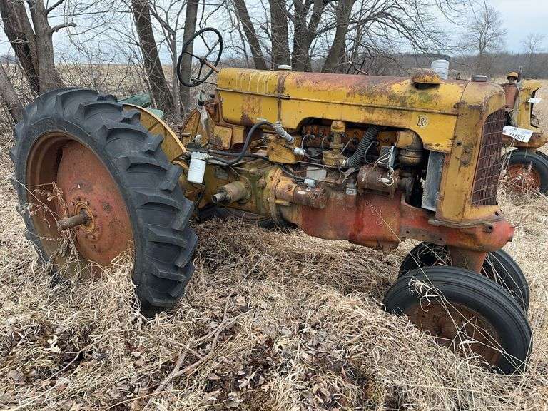 Minneapolis Moline RTU Gas Tractor, Narrow Front, Fenders, 11.2-38 Tires, H