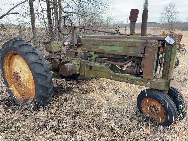 John Deere B Gas Tractor, Narrow Front, 11.2-38 Tires On 9 Bolt Rims, Rock 