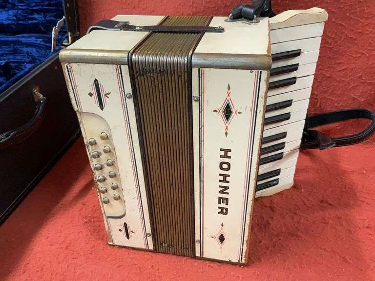 German Hohner Accordion, Will Need TLC, Unknown Condition, Hard Case