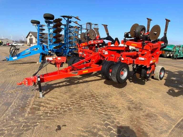 2024 Kuhn Krause 9 Shank In-Line Ripper, 30” Spacings, Pull-Type w/Caddy, G