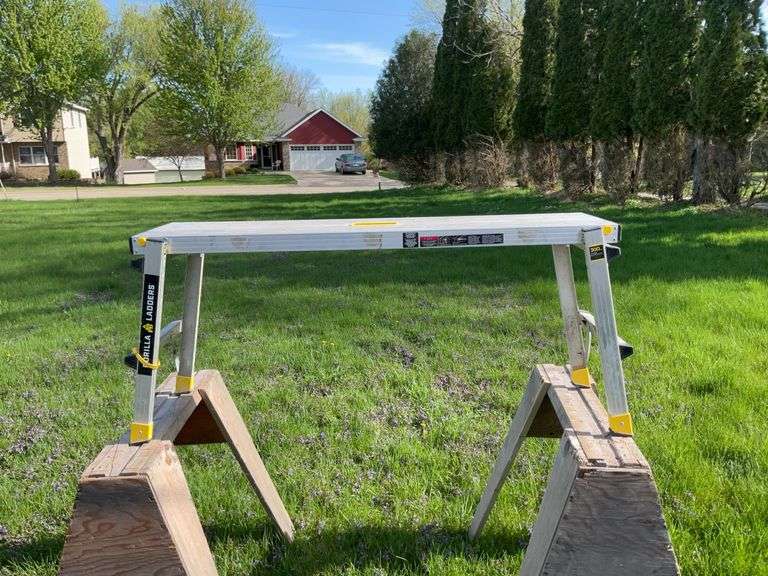 Gorilla Ladders 20” step 4ft platform