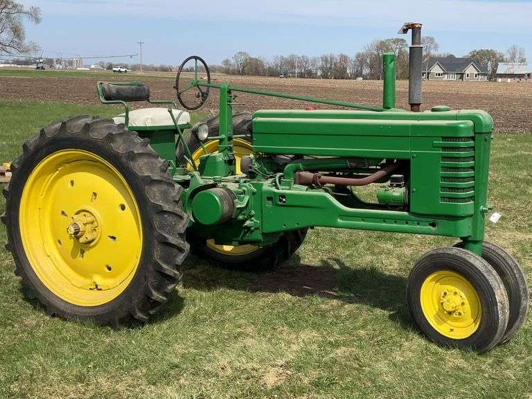 1950 John Deere B, Styled, NF, Rock Shaft, Good Tin, 11-2-38 Tires, 6 Speed