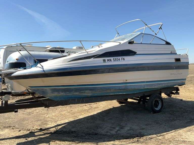 ***1988 Bayliner 21’ Fiberglass Cruiser Boat, Inboard/Outboard Motor, Singl