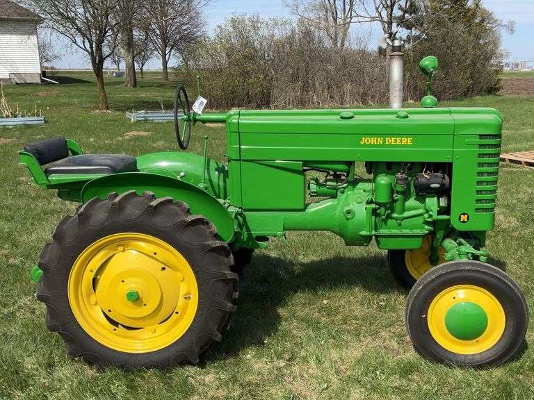 1948 John Deere Model M Tractor Restored WF Gas Fenders Rear Hitch PTO 9.5-