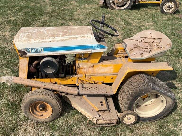 International Harvester Cub Cadet 104 Garden Tractor with 42” Deck- Engine 