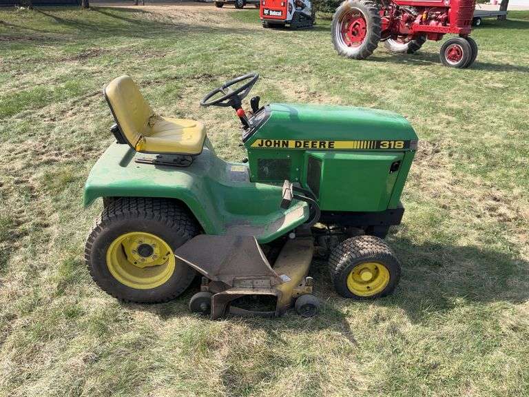 John Deere 318 Garden Tractor, 42” Deck, Hydraulic Lift, Onan 18 Hp Motor, 