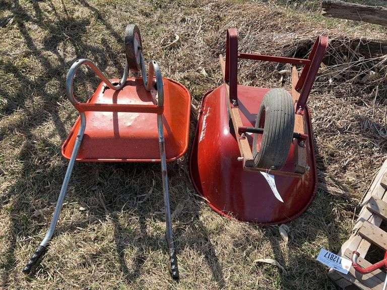 True temper, 5 ft.³ wheel barrel; Wheel Barrel in need of repair