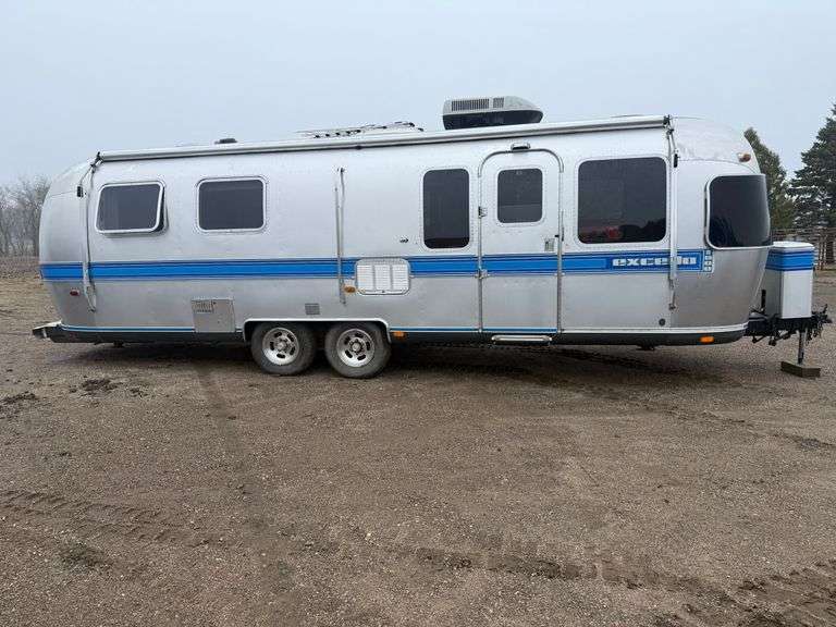 ***1989 Air Stream Excella 1000 24’ Bumper Hitch Travel Trailer, Tandem Axl
