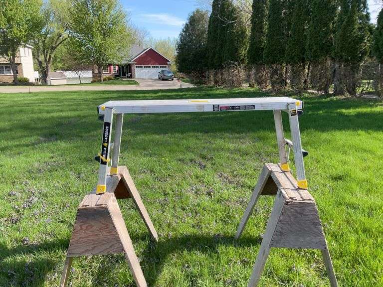 Gorilla Ladders 20” step 4ft platform