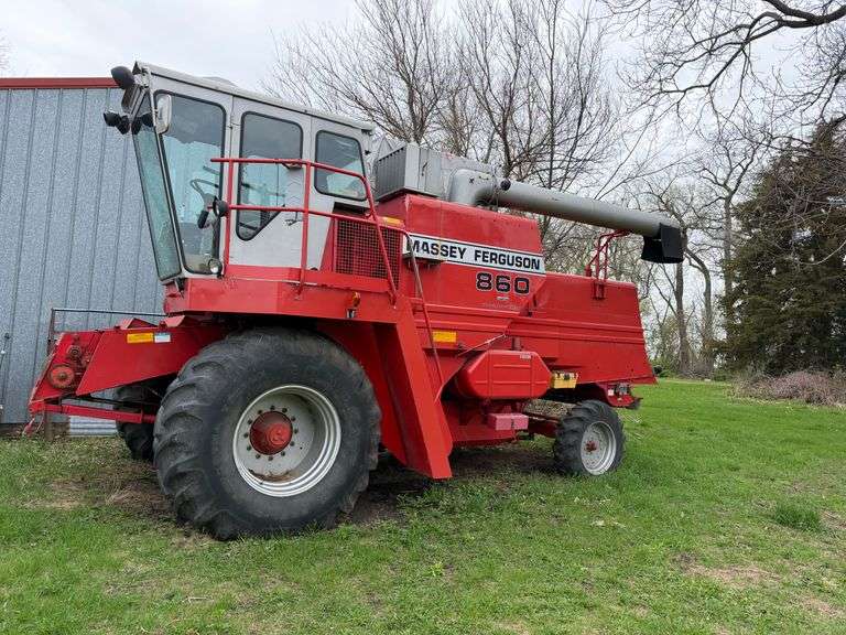 Massey Ferguson 860 combine