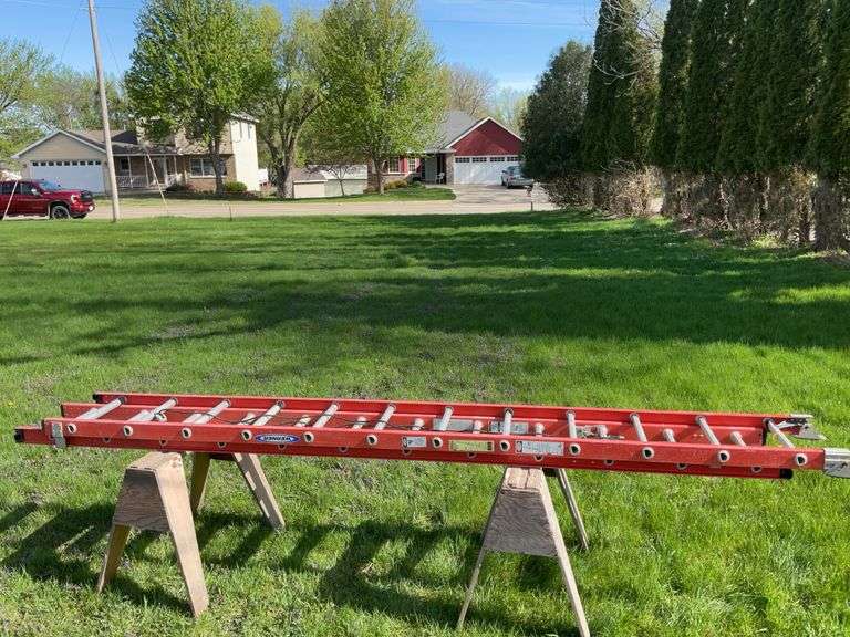 Werner 24ft fiberglass extension ladder