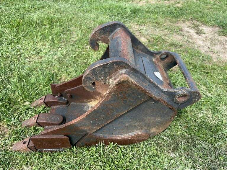 Bobcat SD12”Excavator Bucket, Frost Tooth, Very Good Condition