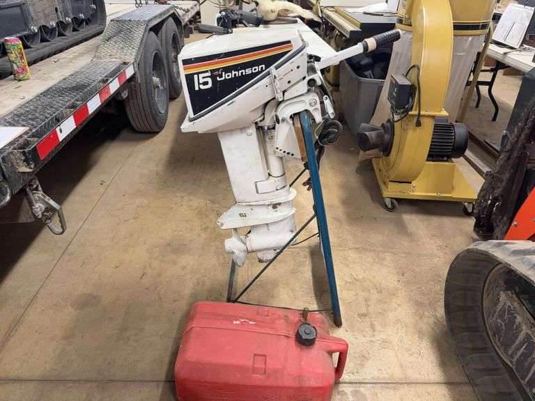 Johnson 15 Horse Power Outboard Motor, Sells With Stand And Fuel Tank, Moto