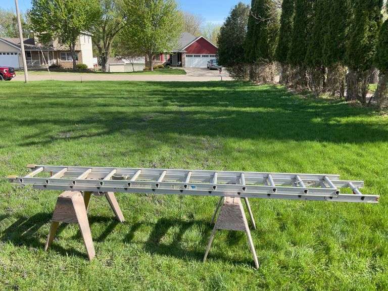 Werner Jobmaster 24ft aluminum extension ladder