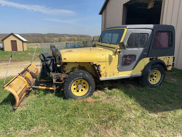 1977 Jeep CJ5, 4x4, 4 speed, Gas Engine V8, 78" Snow Plow Blade