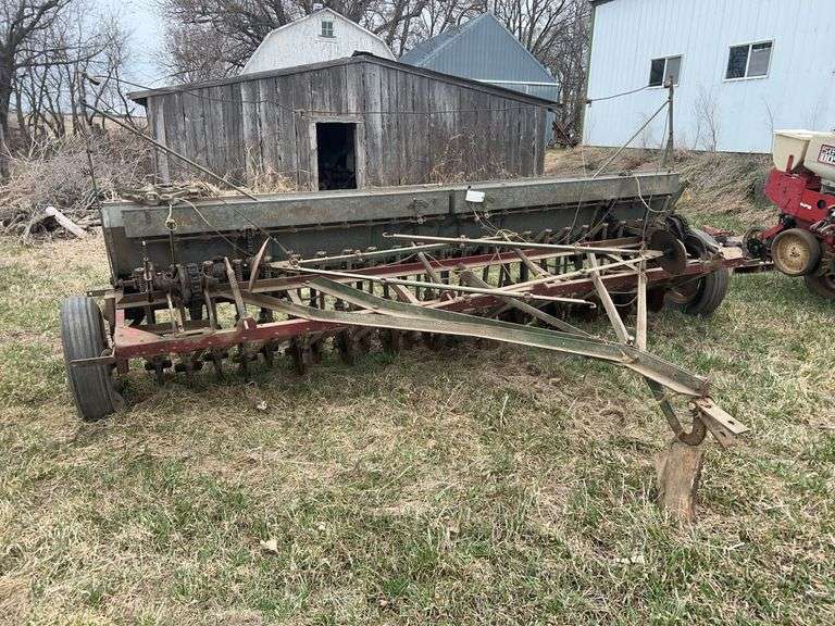 Minneapolis Moline 12’ Grain Drill, Mechanical Lift, 6” Spacing, Markers